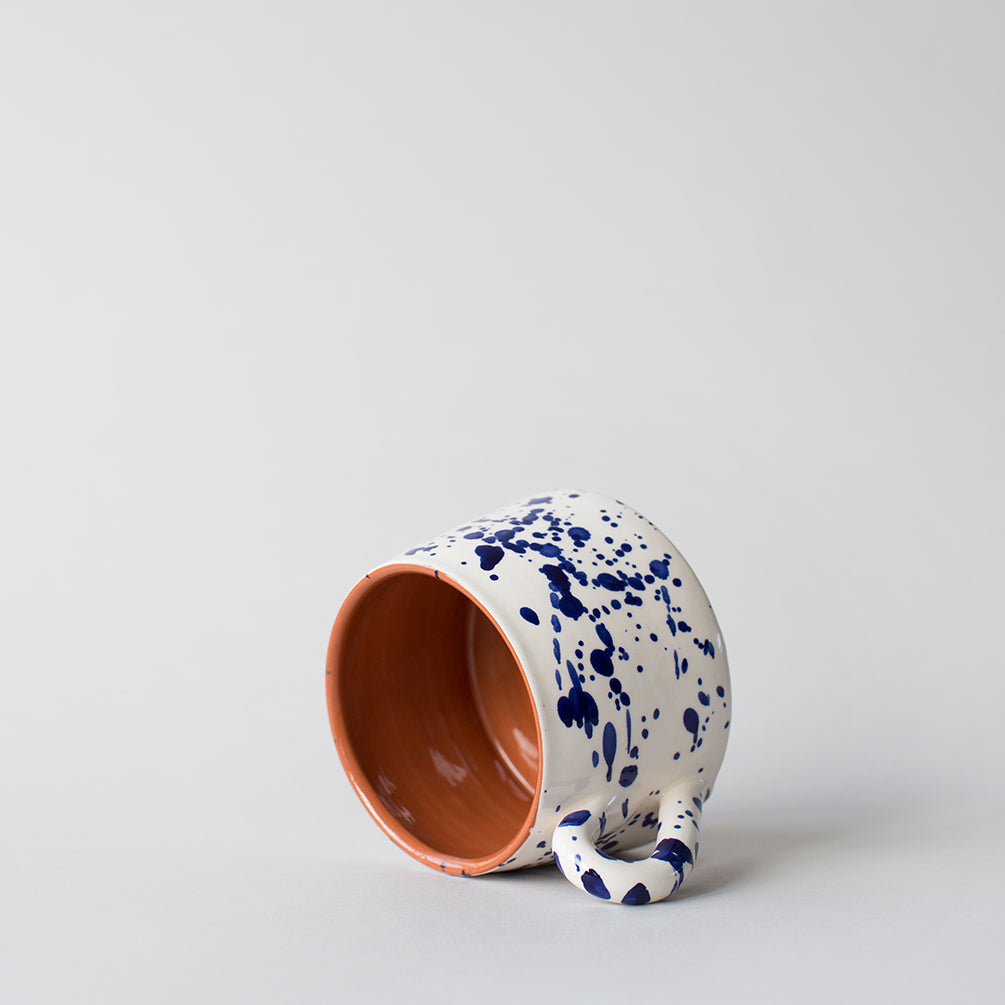 Salpico Angled Mug - Blue Dots